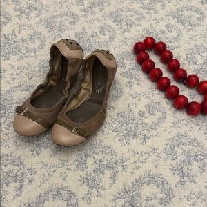 Tod's Tan Flats Stylish Loafers